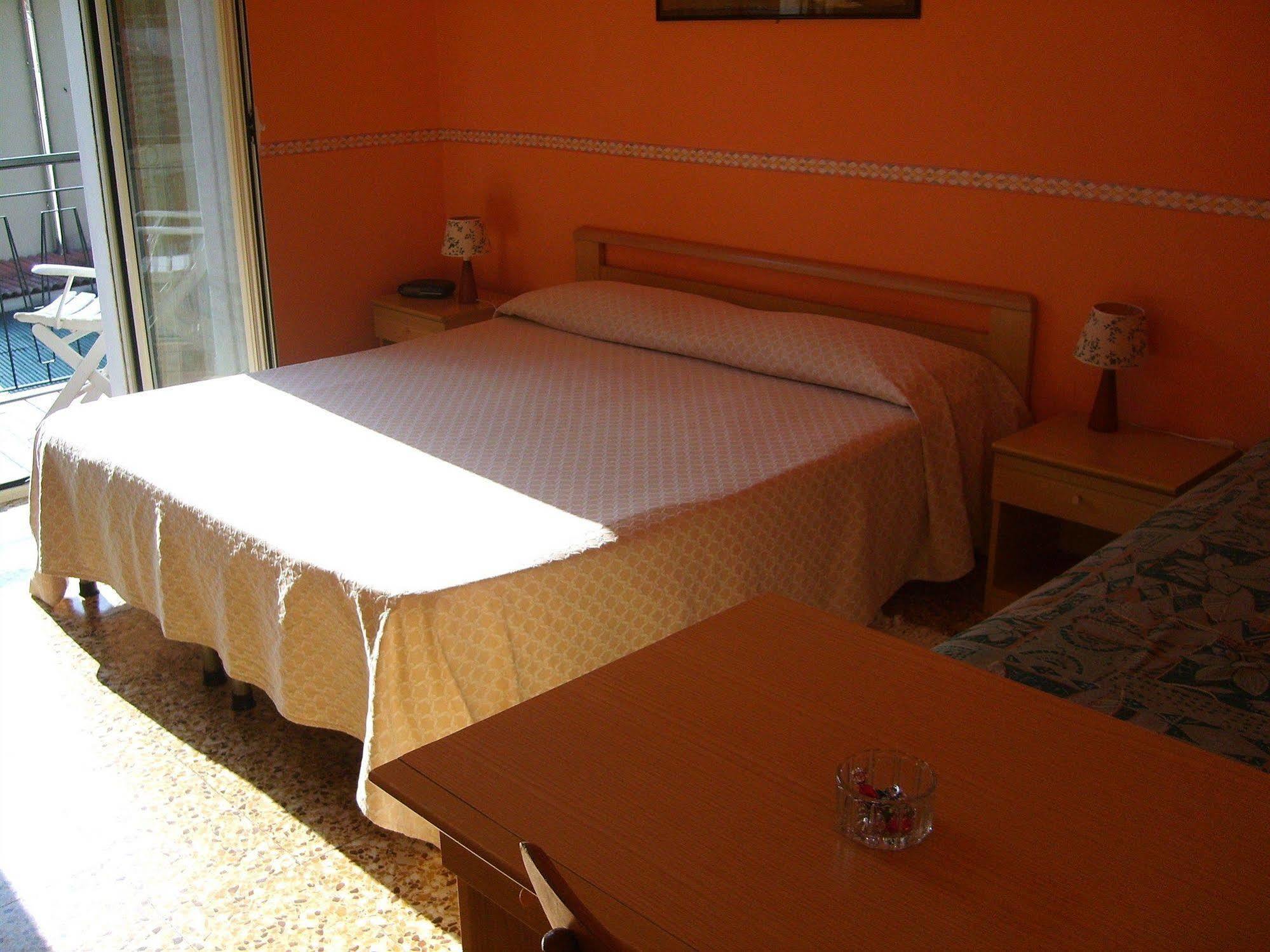 Hotel Elvezia Lake Maggiore Eksteriør billede